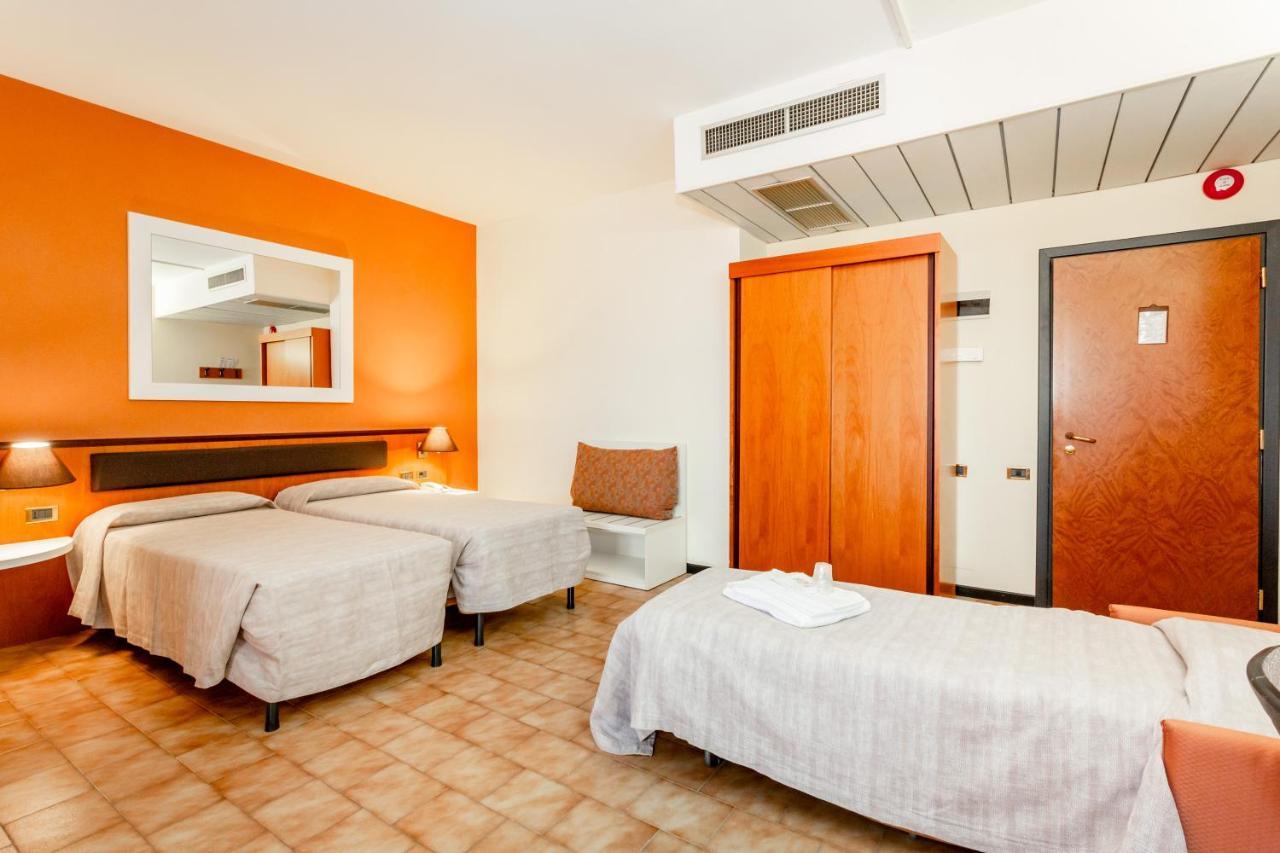 Отель Rhi Porta Bologna Пьеве-ди-Ченто Экстерьер фото