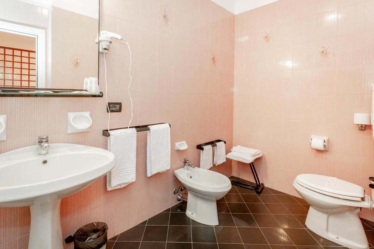 Отель Rhi Porta Bologna Пьеве-ди-Ченто Экстерьер фото